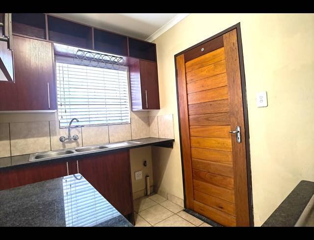 3 BEDROOM FREESTANDING FOR SALE IN KOSMOSDAL